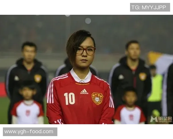 最花活足球明星的魅力与风采揭示了他们如何在赛场内外吸引众人目光